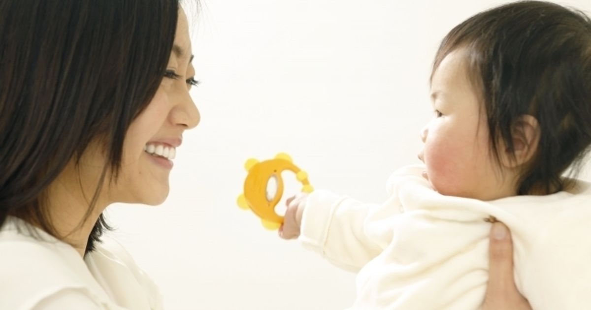 生後5ヵ月の赤ちゃんにおすすめの知育は 遊び方やおすすめ玩具も 子供の習い事の体験申込はコドモブースター 生後5ヵ月の赤ちゃんにおすすめの知育は 遊び方やおすすめ玩具も 子供の習い事の体験申込はコドモブースター
