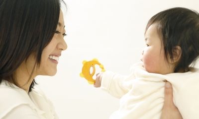 生後8ヶ月の赤ちゃんと楽しむ遊びやおすすめ知育玩具 子供の習い事の体験申込はコドモブースター 生後8ヶ月の赤ちゃんと楽しむ遊びやおすすめ知育玩具 子供の習い事の体験申込はコドモブースター