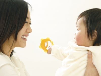生後8ヶ月の赤ちゃんと楽しむ遊びやおすすめ知育玩具 子供の習い事の体験申込はコドモブースター 生後8ヶ月の赤ちゃんと楽しむ遊びやおすすめ知育玩具 子供の習い事の体験申込はコドモブースター