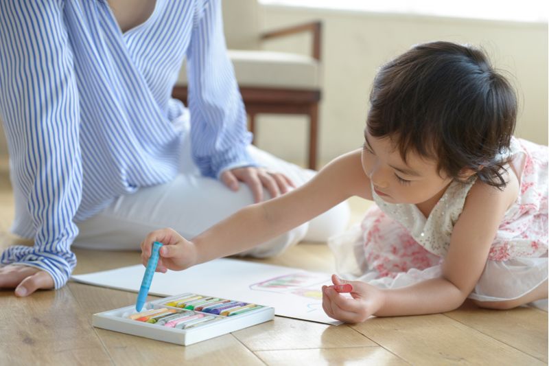 赤ちゃんのお絵かきはいつから おすすめのクレヨンも紹介 子供の習い事の体験申込はコドモブースター