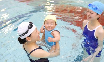 ベビースイミングは効果がいっぱい 0歳から習い事デビュー 子供の習い事の体験申込はコドモブースター