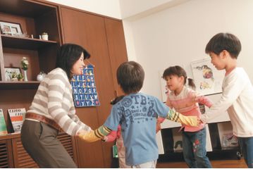 幼児からの英語教室ラボ・パーティ!教材や効果、月謝など費用は?