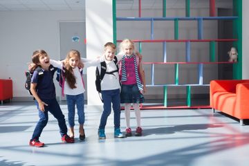 学童保育ってどんなとこ?時間や料金、公立と民間の違いも!