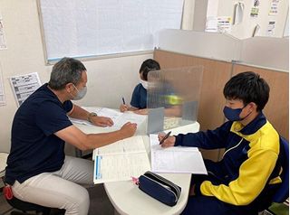 個別指導塾 トライプラス 教室 3