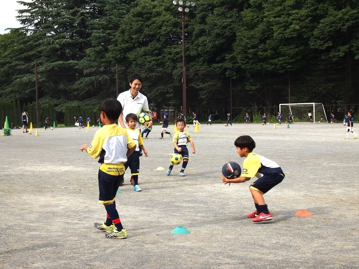 現役コーチに直撃取材 人間力も育てるリベルタサッカースクールの魅力 子供の習い事の体験申込はコドモブースター