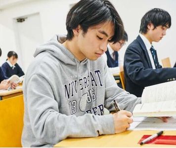 坪田塾【既卒生(浪人生・高卒生)コース】 本八幡校の既卒生(浪人生・高卒生)