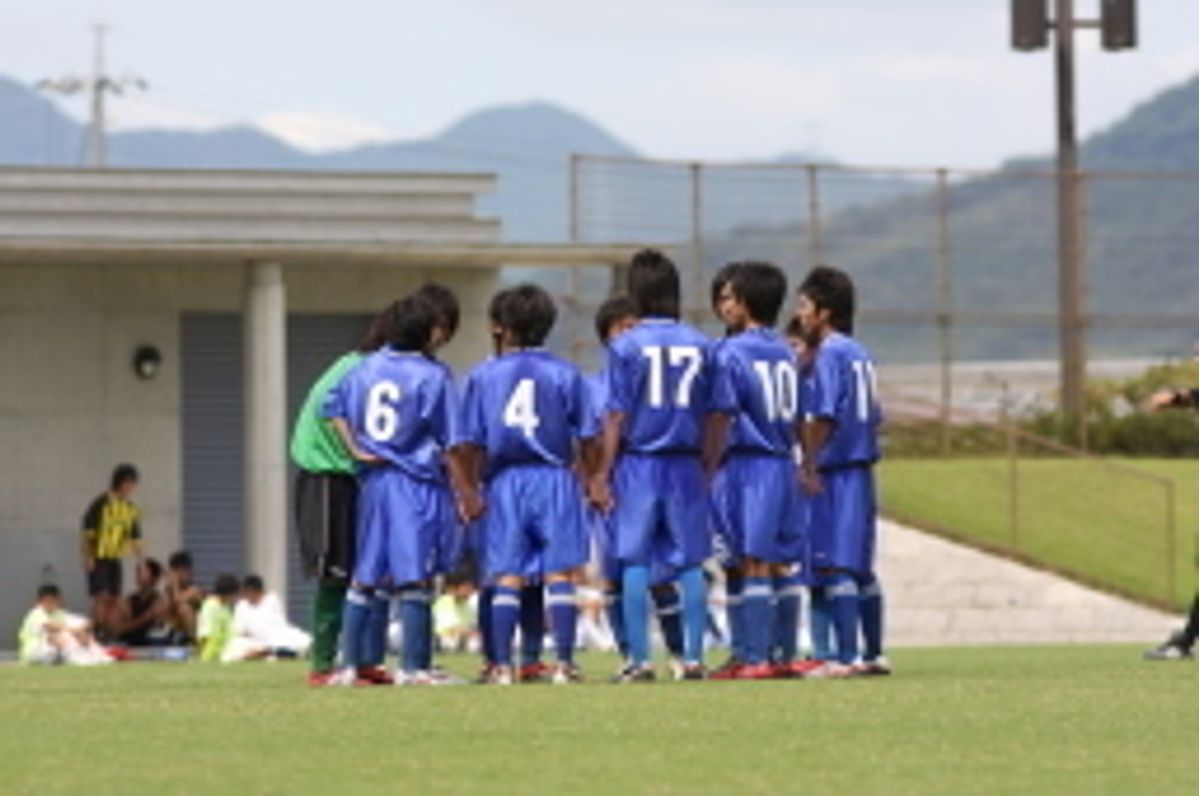 ブルーローズサッカースクール 山口県下関市長府江下町の子どもサッカースクール 子供の習い事の体験申込はコドモブースター