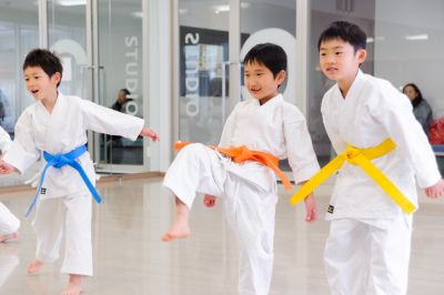 TSSキッズ 空手スクール 東急スイミングスクールたまがわの年中~中学3年生クラス(4~15歳)