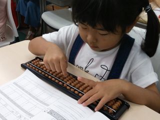 いしど式そろばん教室の口コミ・評判は?褒めて育てる指導法って?