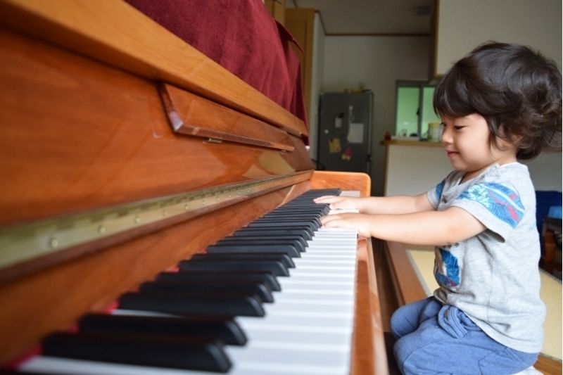 子どものためにピアノを購入したい！電子ピアノとピアノの違いは？