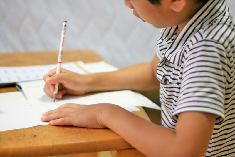 子供に宿題をやらせる方法7選 子供の習い事の体験申込はコドモブースター