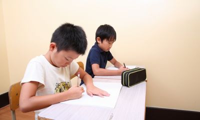 【男女別】小学校中学年に人気の習い事ランキング！パパママが実際に選んだ習い事 ベスト5