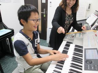 新響楽器のレッスン料金は?オーダーメイドレッスンで楽器に挑戦!