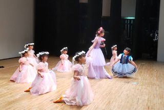 モダンバレエスタジオSmile Bouquet 教室 2