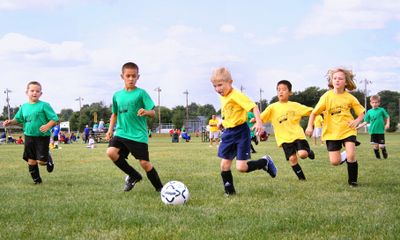 サッカーに取り組む子どもの 持久力 を高めるトレーニング方法 子供の習い事の体験申込はコドモブースター サッカーに取り組む子どもの 持久力 を高めるトレーニング方法 子供の習い事の体験申込はコドモブースター