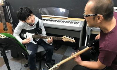 新響楽器小学生ギター教室は初心者から丁寧指導!料金や内容は?
