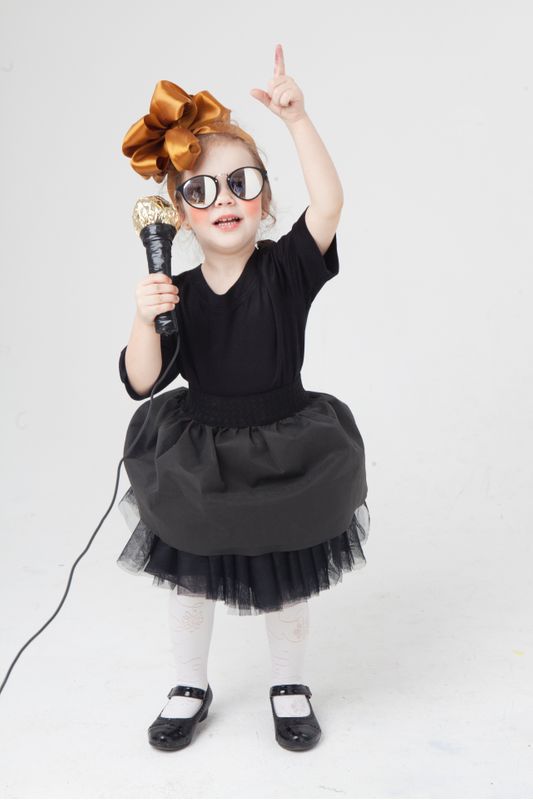 子供に歌を習わせるメリット デメリットは ボイススクールの月謝相場も合わせて紹介 子供の習い事の体験申込はコドモブースター 子供に歌を習わせるメリット デメリットは ボイススクールの月謝相場も合わせて紹介 子供の習い事の体験申込はコドモブースター