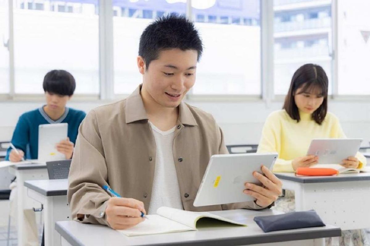 駿台予備学校 十三教室8