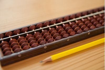 子供にそろばんをやらせると何がいいの?いつから始める?かかる費用は?