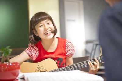 Beeミュージックスクールの料金は?ピアノやボイトレを専属講師とマンツーマンで!