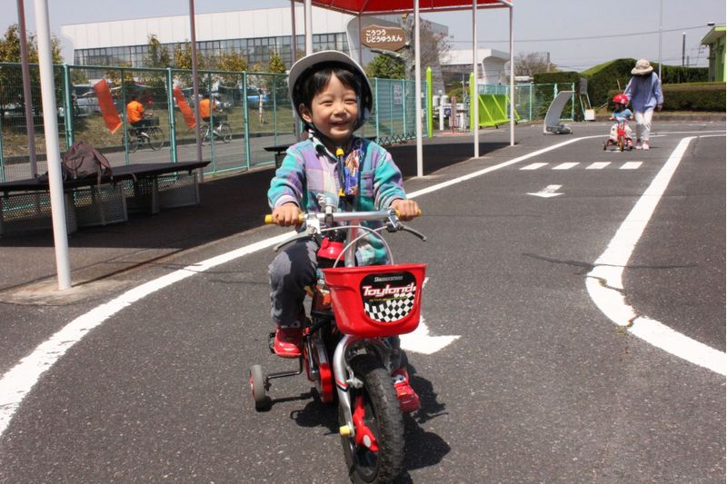 補助輪なしで乗れるようになりたい 効率的な練習の仕方をご紹介 子供の習い事の体験申込はコドモブースター 補助輪なしで乗れるようになりたい 効率的な練習の仕方をご紹介 子供の習い事の体験申込はコドモブースター