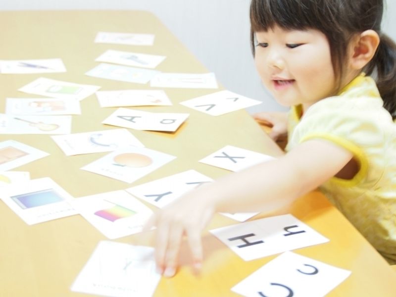 子どもの英語学習にぴったり フラッシュカードの遊び方 選び方 子供の習い事の体験申込はコドモブースター