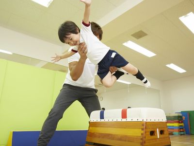 TSSキッズ 体操スクール 東急スイミングスクールあざみ野の年長~小学2年生クラス(5~8歳)