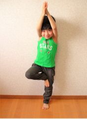 赤ちゃんと一緒にできるベビーヨガ、いつから?効果はある?