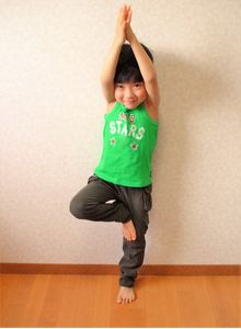 赤ちゃんと一緒にできるベビーヨガ、いつから?効果はある?