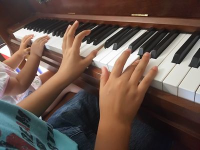 幼児向け、ピアノレッスンの内容や料金は？効果は？教材も紹介