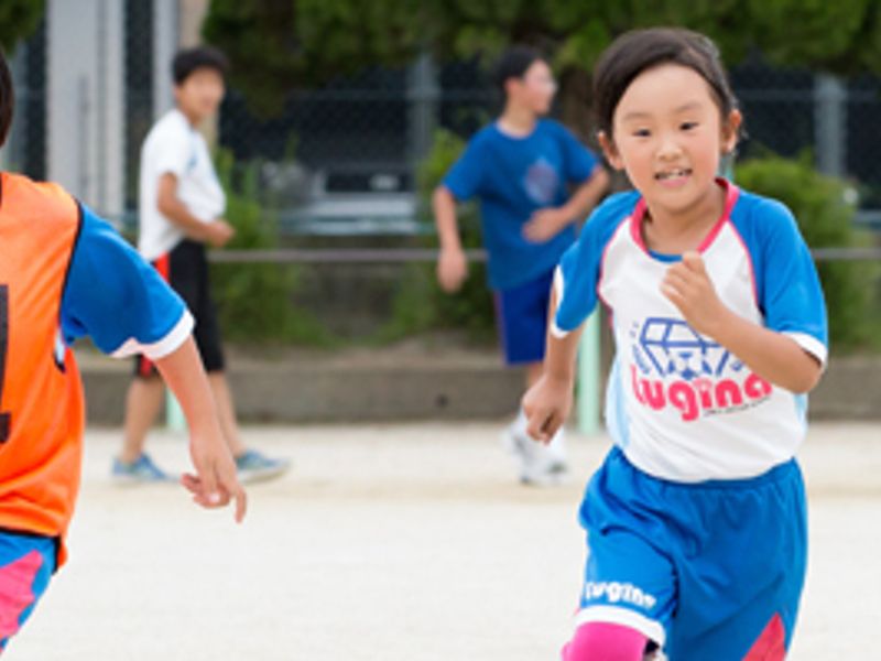 福岡県新宮町のサッカー教室4選 女の子が気軽に通えるスクールもあり 子供の習い事の体験申込はコドモブースター 福岡県新宮町のサッカー教室4選 女の子が気軽に通えるスクールもあり 子供の習い事の体験申込はコドモブースター