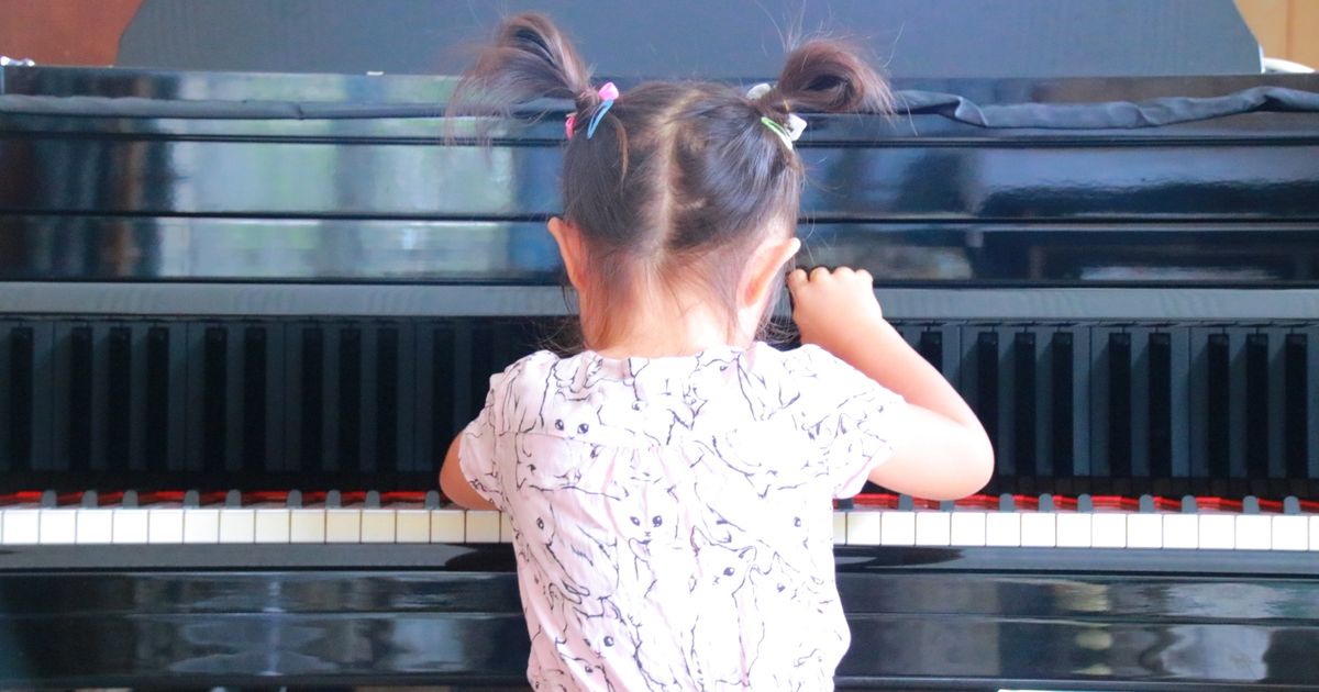 子供の音楽教育は何歳から始める 影響やメリット 始め方も紹介 子供の習い事の体験申込はコドモブースター 子供の音楽教育は何歳から始める 影響やメリット 始め方も紹介 子供の習い事の体験申込はコドモブースター