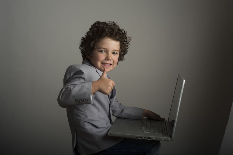 小学生にはオンライン学習や通信教育がおすすめ?メリットや選び方