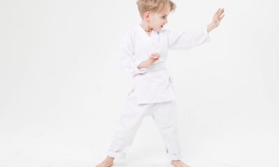子供の習い事に空手を選ぶメリットや注意点は 空手の種類 月謝相場も合わせて紹介 子供の習い事の体験申込はコドモブースター 子供の習い事に空手を選ぶメリットや注意点は 空手の種類 月謝相場も合わせて紹介 子供の習い事の体験申込はコドモブースター