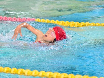 スポーツ家庭教師ファーストの水泳レッスンをチェック!料金や指導方法は?