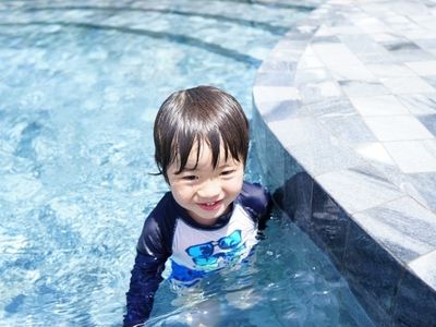 スイミングを始めたい!子どもに水慣れにさせるポイントとは?