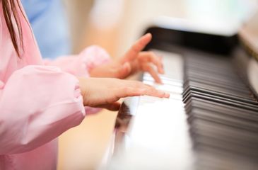 オンピーノ 子どもピアノ教室は先生が自宅に来てくれる!その料金は?
