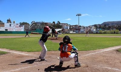 子どもにはサッカーと野球どっちをさせるべき?メリットを徹底比較!