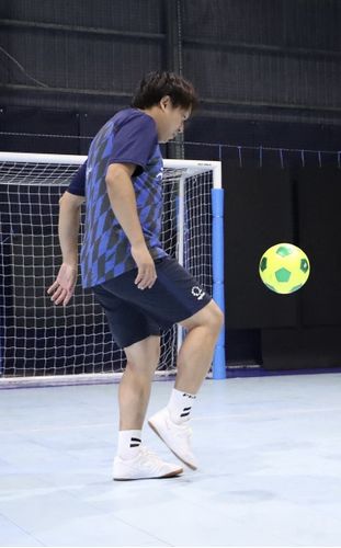 フットサルロードフットボールスクールの先生