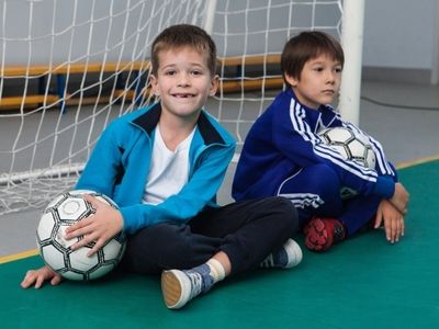 子供がサッカーの蹴り方 シュート が上手くなるためのコツ ポイントを紹介します 子供の習い事の体験申込はコドモブースター 子供がサッカーの蹴り方 シュート が上手くなるためのコツ ポイントを紹介します 子供の習い事の体験申込はコドモブースター