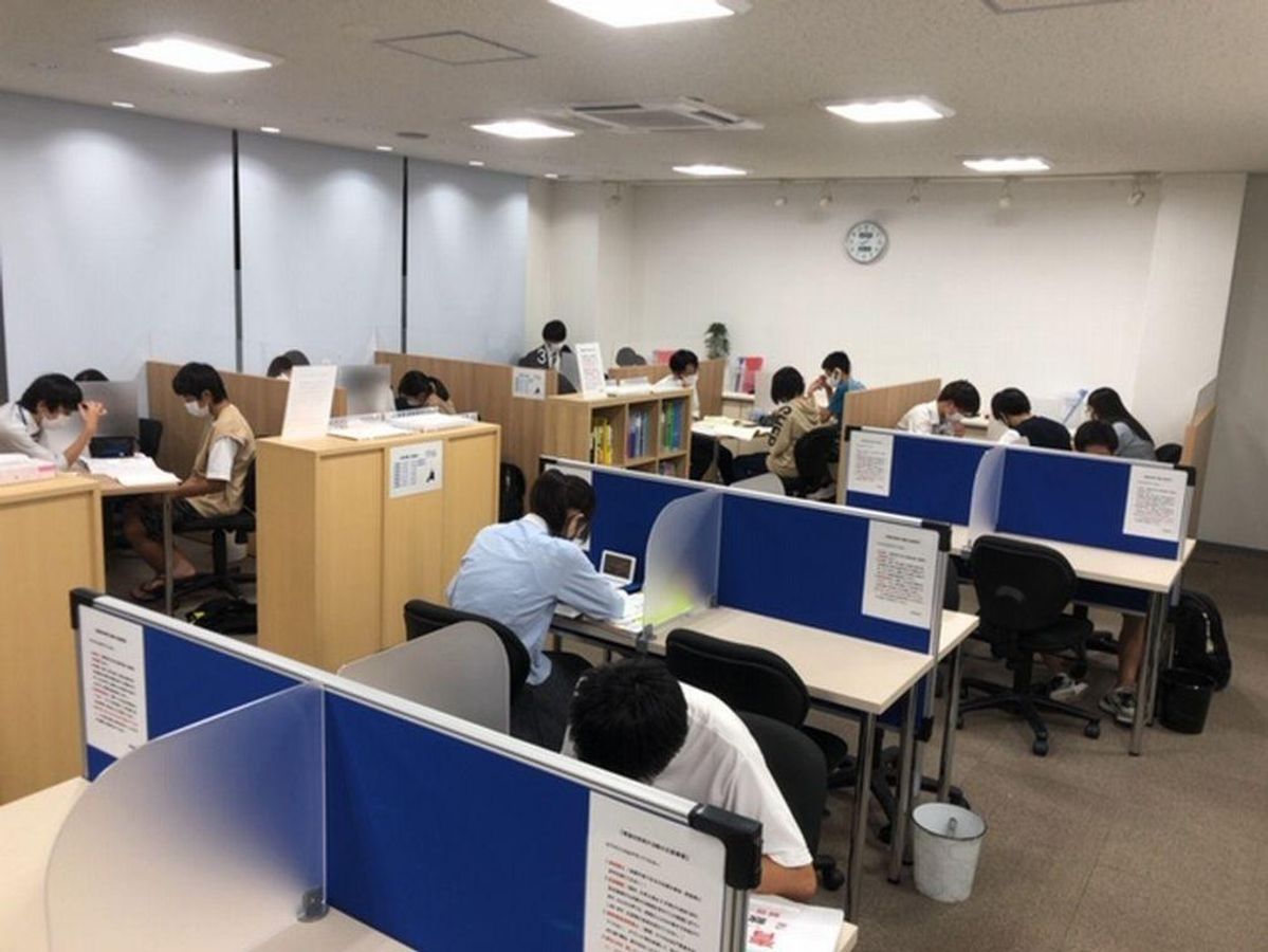 個別指導塾 トライプラス 教室 2