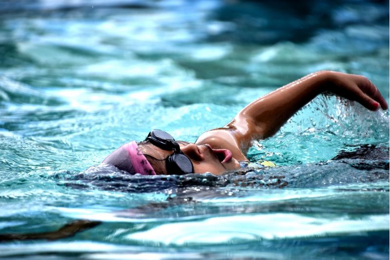 豊田市の子供スイミングスクール4選。水中運動でバランス良く体力アップ！