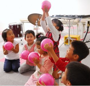 カワイ音楽教室 リトミックコース イオン姫路大津の３歳のためのピコルわーるど(春開講クラス）
