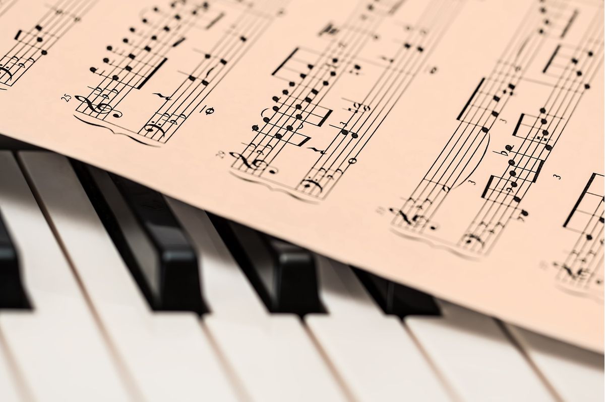 赤ちゃんにクラシック音楽を聞かせる効果は おすすめの曲も紹介 子供の習い事の体験申込はコドモブースター 赤ちゃんにクラシック音楽を聞かせる効果は おすすめの曲も紹介 子供の習い事の体験申込はコドモブースター