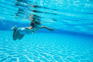 ベビースイミングに持っていくべき持ち物は?便利グッズも一緒に紹介!