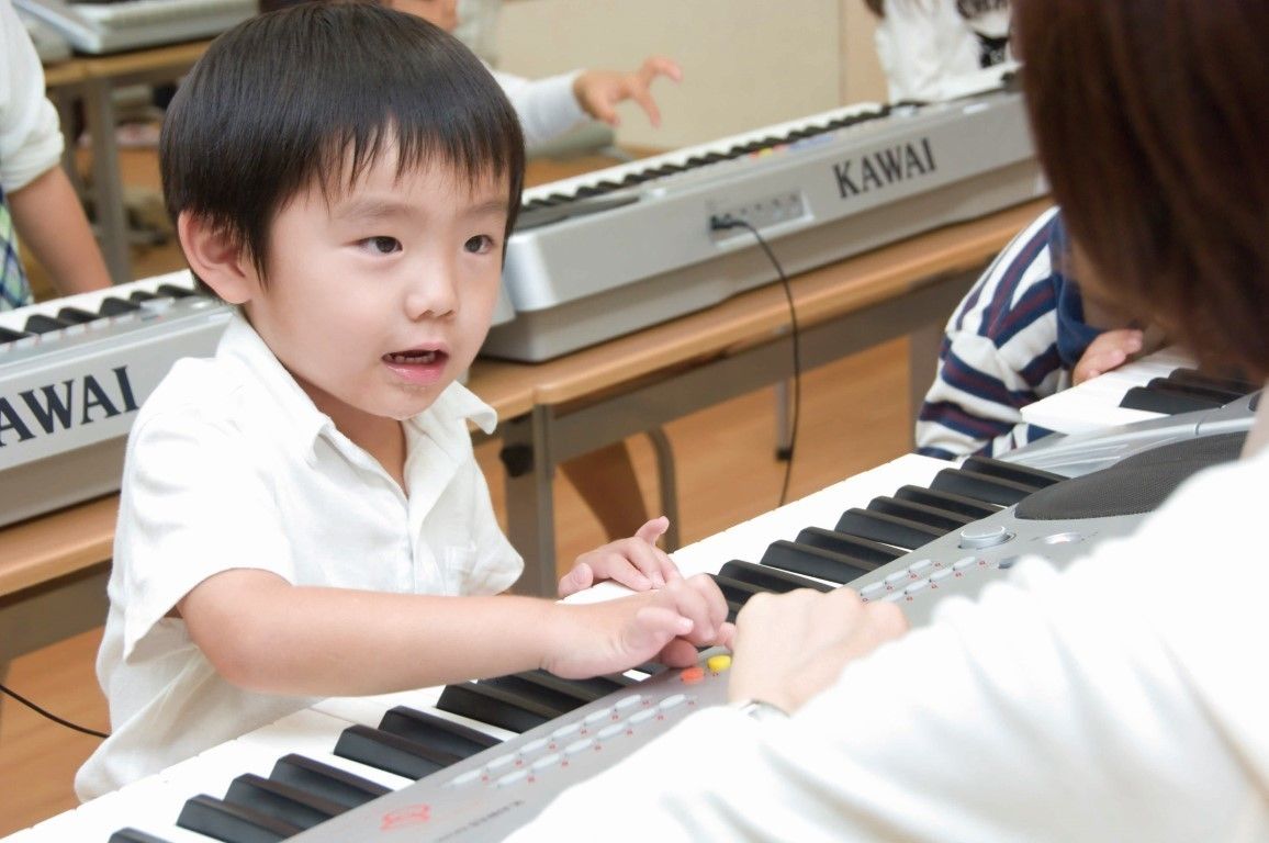 カワイ音楽教室だからできる本格リトミック！年齢別コースの料金や教材を詳しく！ | 子供の習い事の体験申込はコドモブースター