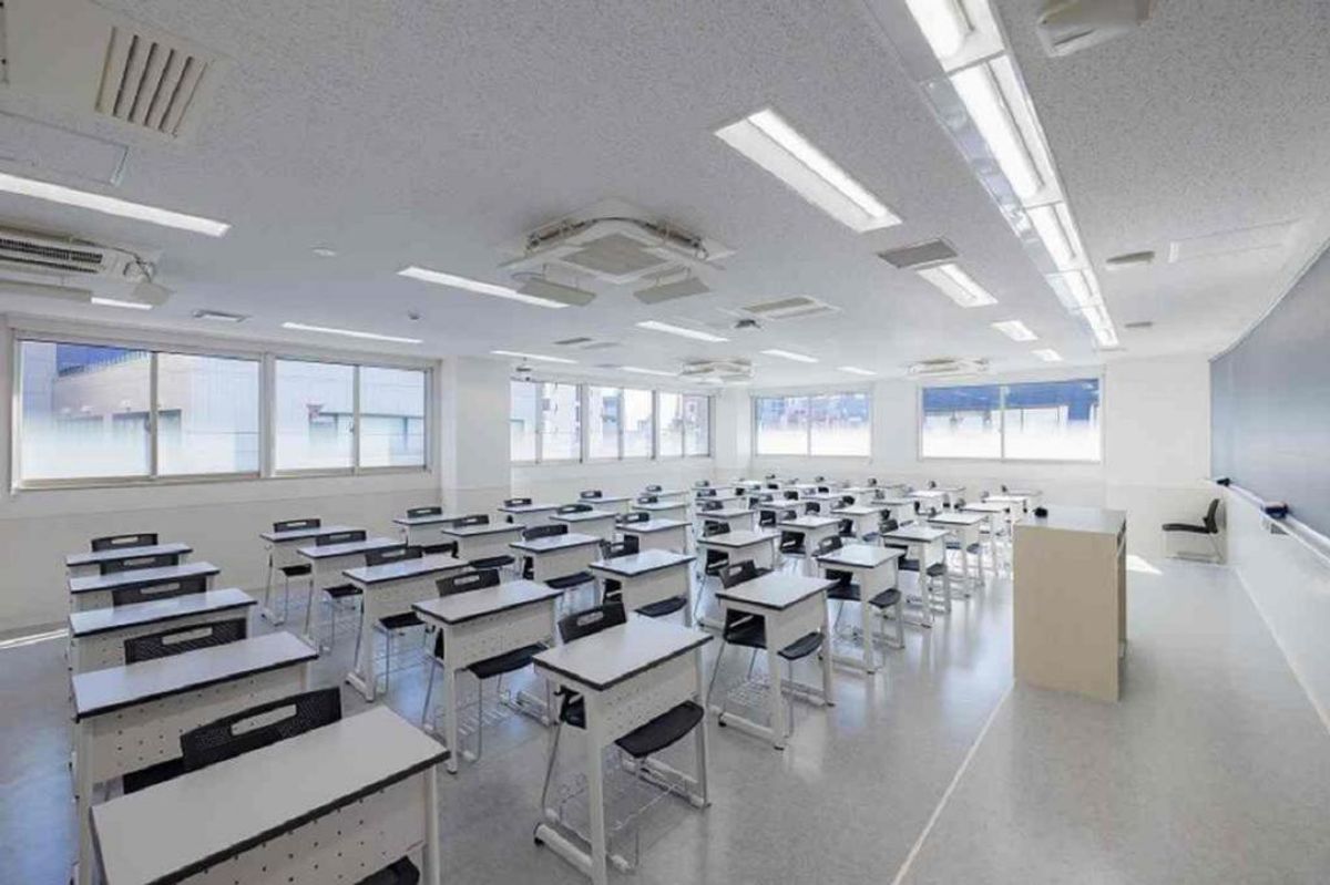 駿台予備学校 十三教室4