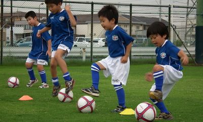 サッカーに取り組む子どもの 持久力 を高めるトレーニング方法 子供の習い事の体験申込はコドモブースター サッカーに取り組む子どもの 持久力 を高めるトレーニング方法 子供の習い事の体験申込はコドモブースター