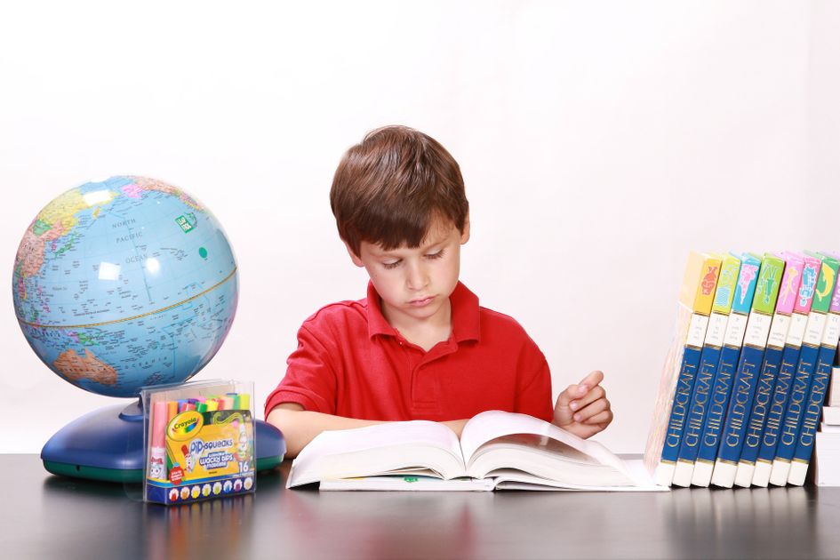 勉強場所はリビングと子供部屋どっちがいいの 両者のメリットと環境づくりのコツ 注意点を紹介 子供の習い事の体験申込はコドモブースター