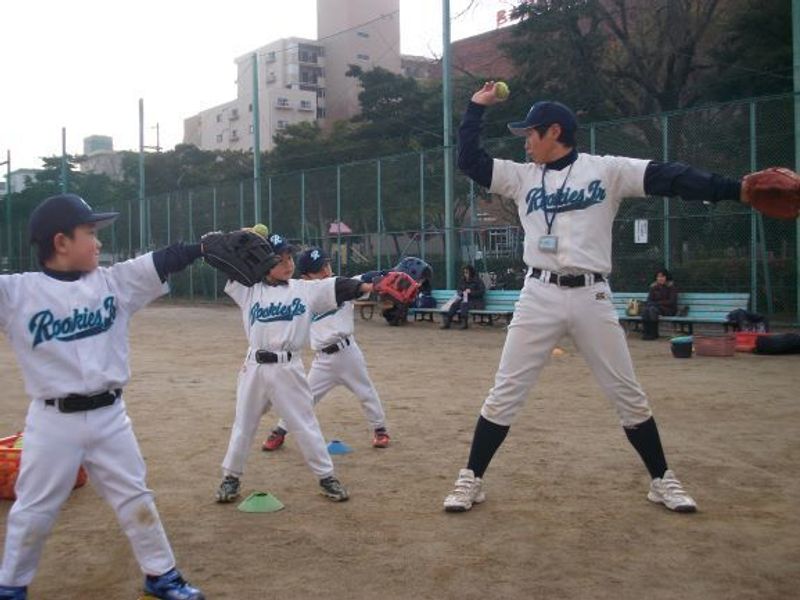 ルーキーズJrベースボールクラブは指導力が魅力!月謝やコーチは?